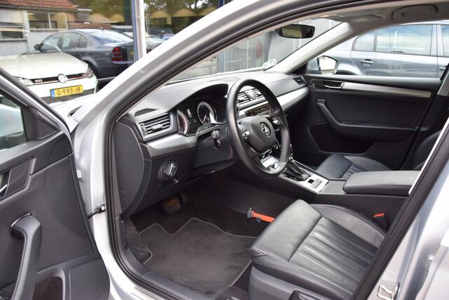 Skoda SUPERB Combi 1.5 TSI 150PK ACT Business Edition DSG Automaat | Org. NL | BOVAG Garantie | Trekhaak | Lederen Bekleding | Full LED | Apple Carplay/Android Auto | Cruise&Climate Control |