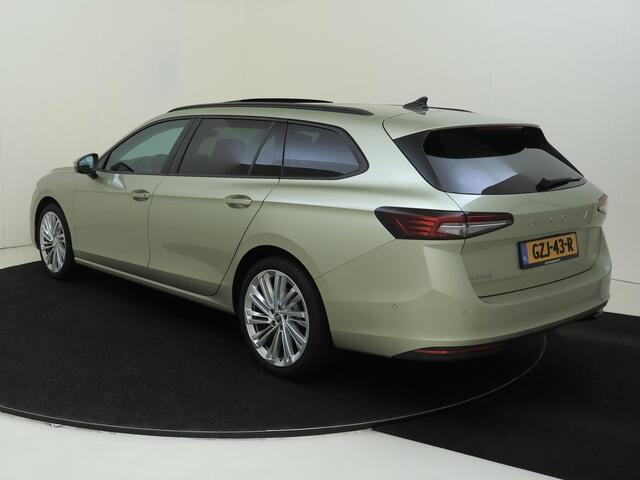 Skoda SUPERB Combi 1.5 TSI MHEV Business Edition Lederen bekleding | Massagestoelen | verwarmde voorruit | Panorama schuif kantel dak | Stoel en stuurverwarming | Privacy glass