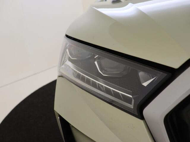 Skoda SUPERB Combi 1.5 TSI MHEV Business Edition Lederen bekleding | Massagestoelen | verwarmde voorruit | Panorama schuif kantel dak | Stoel en stuurverwarming | Privacy glass