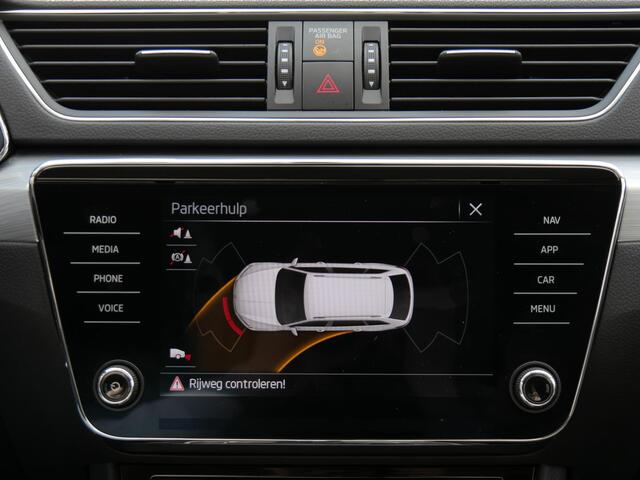 Skoda SUPERB Combi 1.4TSI iV BUSINESS EDITION PLUS/ CAMERA/ PDC V+A