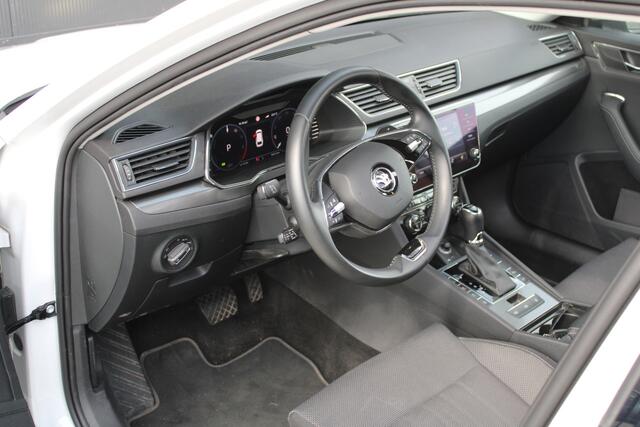 Skoda SUPERB Combi 1.4 TSI iV Style - Pano - Navi - ACC - Camera - Stoel-stuurverwarming - Memory - LED - Rijklaar