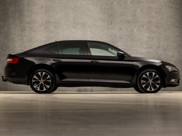Skoda SUPERB 1.4 TSI Sport (APPLE CARPLAY, GROOT NAVI, CLIMATE, STOELVERWARMING, SPORTSTOELEN, GETINT GLAS, TREKHAAK, PARKEERSENSOREN, LM VELGEN, NIEUWSTAAT)
