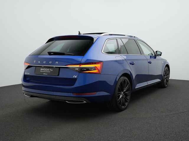 Skoda SUPERB Combi 1.4 TSI 218 pk DSG iV Laurint & Klement | Panoramadak | Stoelventilatie | Adaptieve onderstelregeling (DCC) | Rondomzicht camera | Geheugenstoelen | Trekhaak | Lederen bekleding | Standkachel | 19 inch