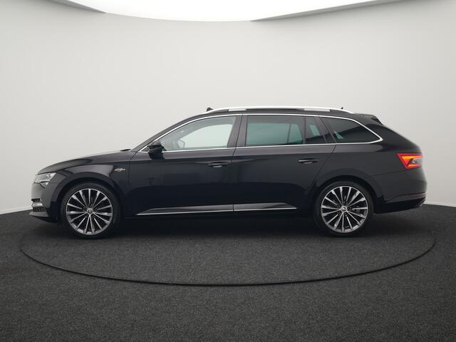 Skoda SUPERB Combi 1.4 TSI iV Laurin & Klement Plug In Hybrid 218pk Dealer O.H PHEV | Panodak | Crystal LED | Adaptive Cruise | Lederen Sportstoelen Memory & Verwarmd | Canton Audio | 360 Camera | Apple Carplay | Keyless | Stuur Verwarmd | Navigatie |