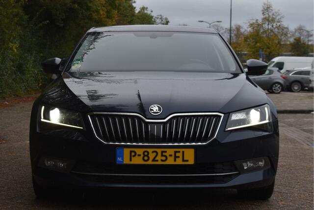 Skoda SUPERB 1.6 TDI Ambition Business | Carplay | Camera | Elekt.stoelen | DAB | Full LED / Xenon | LM-Velgen