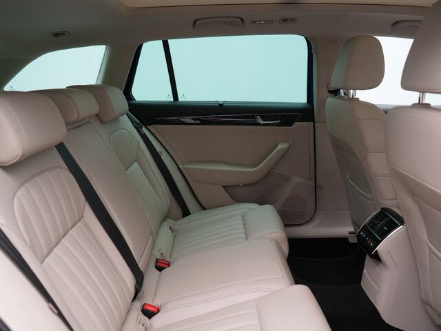 Skoda SUPERB Combi 1.4 TSI iV Laurin & Klement Plug In Hybrid 218pk Dealer O.H PHEV | Panodak | Adaptive Cruise | Lederen Stoelen Memory & Massage & Ventilatie | Canton Audio | Apple Carplay | Stuur & Stoelen Verwarmd | Keyless | Virtual | Navigatie | DAB |