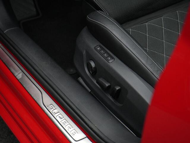 Skoda SUPERB Combi 1.5 TSI 150 pk DSG ACT Sportline Business | Panoramadak | Geheugenstoelen | Rondomzicht camera | Matrix LED | Stuur-/achterbankverwarming