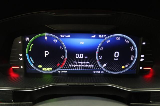 Skoda SUPERB Combi 1.4 TSI iV Business Edition Plus Leer, Camera, Apple Carplay, Elektr. Stoel, LED, Trekhaak, PDC