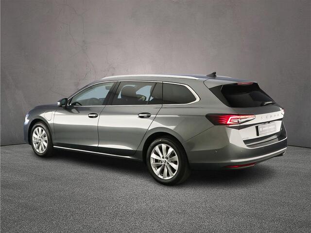 Skoda SUPERB Combi First Edition 1.5 TSI PHEV 204pk DSG Automaat Trekhaak, Adaptive cruise control, 360 camera, Achteruitrijcamera, Elektrische achterklep, Navigatie