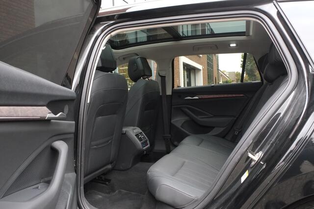 Skoda SUPERB Combi 1.5 TSI iV Laurin & Klement Panoramadak, Trekhaak, Stoelventilatie, 360° Camera