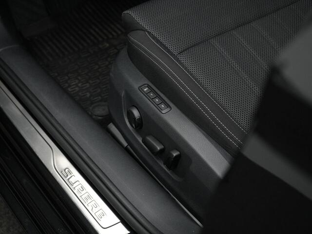 Skoda SUPERB Combi 1.4 TSI iV 218 pk DSG Business Edition Plus | Matrix LED | Geheugenstoel | Stuur-/achterbankverwarming | Achteruitrijcamera | Navigatie