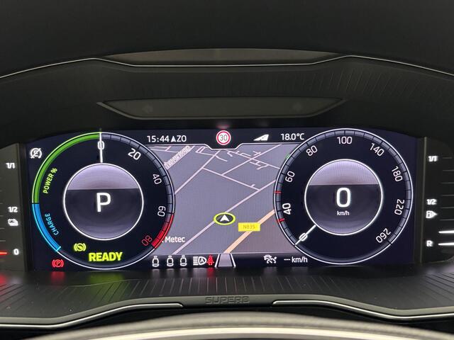 Skoda SUPERB Combi 1.4 TSI iV PHEV Business Edition Plus / Laurin & Klement / Matrix Led / Stoelgeheugen / Stoel en Stuurverwaming / Stoelventilatie / 360 Camera / Adaptieve Cruisecontrol / Plug-in Hybrid / Historie aanwezig /
