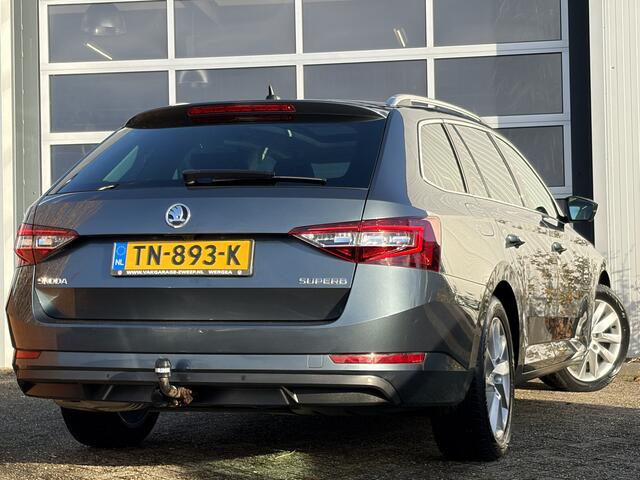 Skoda SUPERB Combi 1.4 TSI ACT Ambition Business 150pk | Apple Carplay/Android Auto | Achteruitrijcamera | Bi-xenon koplampen | Elektrisch glazen panorama-dak | Navigatiesysteem full map | Voorstoelen verwarmd | Zeer ruime auto!