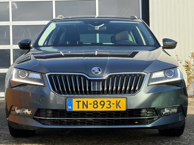 Skoda SUPERB Combi 1.4 TSI ACT Ambition Business 150pk | Apple Carplay/Android Auto | Achteruitrijcamera | Bi-xenon koplampen | Elektrisch glazen panorama-dak | Navigatiesysteem full map | Voorstoelen verwarmd | Zeer ruime auto!