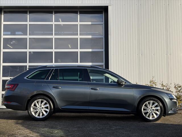 Skoda SUPERB Combi 1.4 TSI ACT Ambition Business 150pk | Apple Carplay/Android Auto | Achteruitrijcamera | Bi-xenon koplampen | Elektrisch glazen panorama-dak | Navigatiesysteem full map | Voorstoelen verwarmd | Zeer ruime auto!