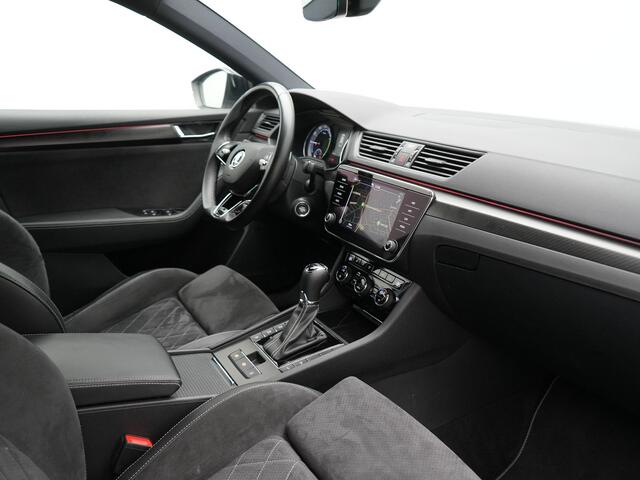 Skoda SUPERB Combi 1.4 TSI iV Sportline Business Plug In Hybrid 218pk Dealer O.H PHEV | Trekhaak Af Fabriek | Adaptive Cruise | Alcantara Sportstoelen Memory & Verwarmd | Canton Audio | Apple Carplay | Stuur Verwarmd | Keyless | Sfeerverlichting | Navigatie | DAB |