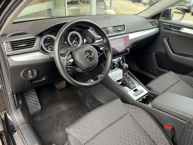 Skoda SUPERB Combi 1.4 TSI iV Business Edition Plus PHEV | Navigatie | Camera | Trekhaak | Climate Control | Cruise Control |