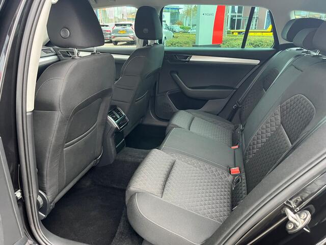 Skoda SUPERB Combi 1.4 TSI iV Business Edition Plus PHEV | Navigatie | Camera | Trekhaak | Climate Control | Cruise Control |