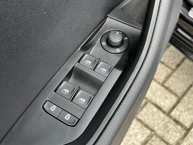 Skoda SUPERB Combi 1.4 TSI iV Business Edition Plus PHEV | Navigatie | Camera | Trekhaak | Climate Control | Cruise Control |