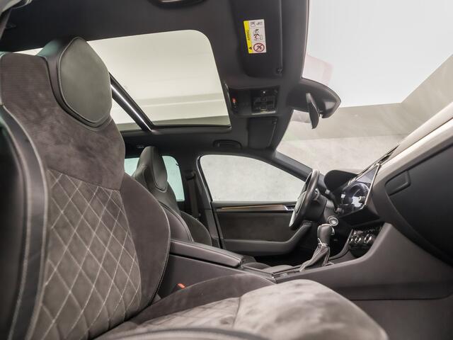 Skoda SUPERB Combi 1.5 TSI Sportline 150Pk Automaat (PANORAMADAK, VIRTUAL COCKPIT, APPLE CARPLAY, LEDER/ALCANTARA, MEMORY SEATS, STOELVERWARMING VOOR/ACHTER, CANTON AUDIO, CAMERA, ZWART HEMEL, SFEERVERLICHTING, NIEUWSTAAT)