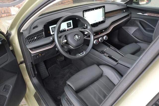 Skoda SUPERB Combi 1.5 TSI iV Laurin & Klement Panorama, Trekhaak