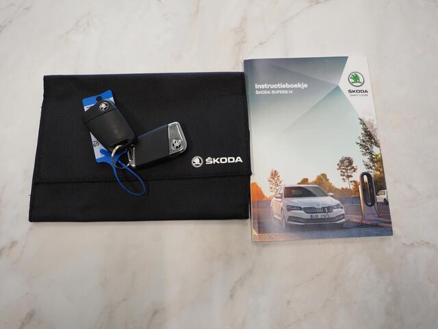 Skoda SUPERB Combi 1.4 TSI iV 218PK Style | Leder | Trekhaak | Adaptive Cruise | Virtual | Keyless | Memory | Carplay