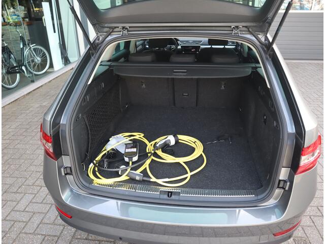 Skoda SUPERB Combi 1.4 TSI iV Business Edition Plus Adaptive Cruise