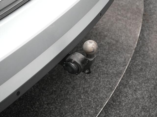 Skoda SUPERB Combi 1.4 TSI iV Sportline Business Plug In Hybrid 218pk Dealer O.H PHEV | Trekhaak Af Fabriek | Panodak | Adaptive Cruise | Alcantara Sportstoelen Memory & Verwarmd | Sfeerverlichting | Apple Carplay | Stuur Verwarmd | Virtual | Keyless | DAB | 19"L.M |