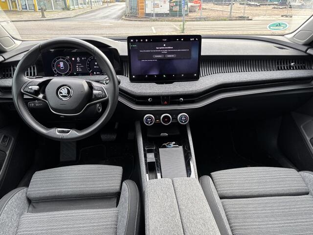 Skoda SUPERB Combi 1.5 TSI 150PK MHEV First Edition , Automaat, Trekhaak, Adap.Cruise, LMV 19 Inch, Apple Carplay, Camera, PDC, Stoelverwarming, All Season