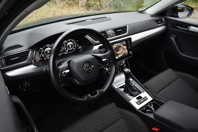 Skoda SUPERB Combi iV 218PK DSG HYBRID BUSINESS TREKHAAK/NAVI/VIRTUAL