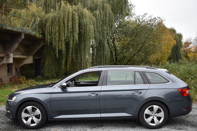 Skoda SUPERB Combi iV 218PK DSG HYBRID BUSINESS TREKHAAK/NAVI/VIRTUAL
