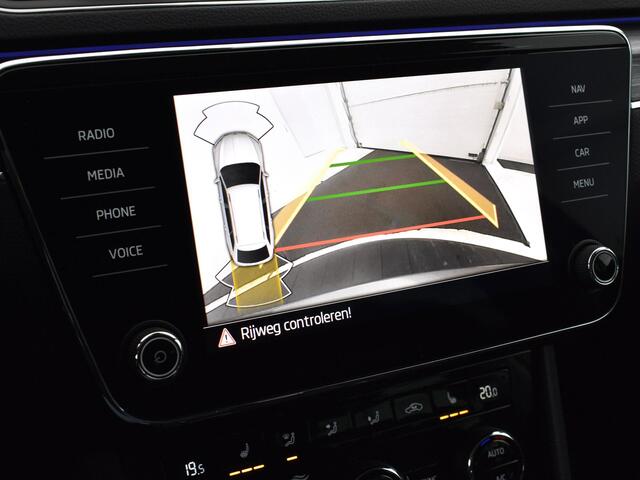 Skoda SUPERB Combi 1.5 TSI 150pk DSG ACT Business Edition Plus · Camera · Elek. Voorstoel · Elek. Achterklep · Apple/Android Car Play · Navigatie · 17'' Inch · Garantie t/m 02-08-2027 of 100.000km