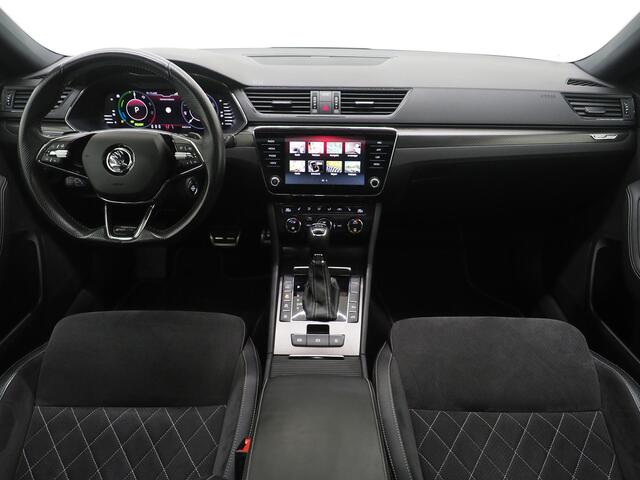 Skoda SUPERB Combi 1.4 TSI iV Sportline 218PK | Panoramadak | Trekhaak | Sportstoelen | Camera | Keyless | Carplay