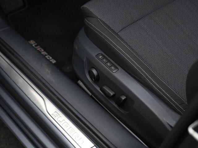 Skoda SUPERB Combi 1.5 TSI 150 DSG ACT Style Business Edition Plus | Panoramadak | Trekhaak | Geheugenstoel | Stuur-/stoelverwarming | Achteruitrijcamera