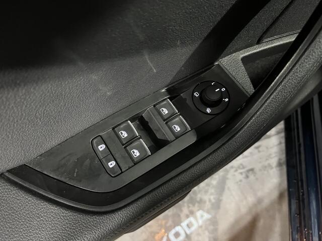 Skoda SUPERB Combi 1.4 TSI iV Laurin&Klement / AUTOMAAT/ PANO/ LEDER/ ELEKTR. STOEL/ SMARTLINK/ RIJ-MODI/ PARK. SENSOREN + CAMERA/ NAVI/ 19" LMV