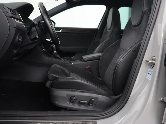 Skoda SUPERB 1.4 TSI iV Sportline | Panoramadak | Trekhaak | Stoelverwarming | Adaptive cruise | Camera | Alcantara | 19'' | Carplay | Matrix LED | Navigatie | Achterbankverwarming | PHEV | Plug In