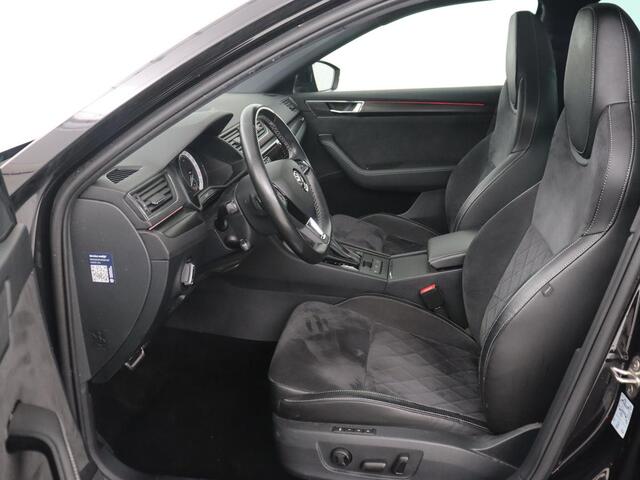 Skoda SUPERB 1.5 TSI Sportline | Panoramadak | Trekhaak | Stoelverwarming | Alcantara | Adaptive cruise | Camera | Carplay | Matrix LED | Climate control | Parkeerhulp | Sportstoelen