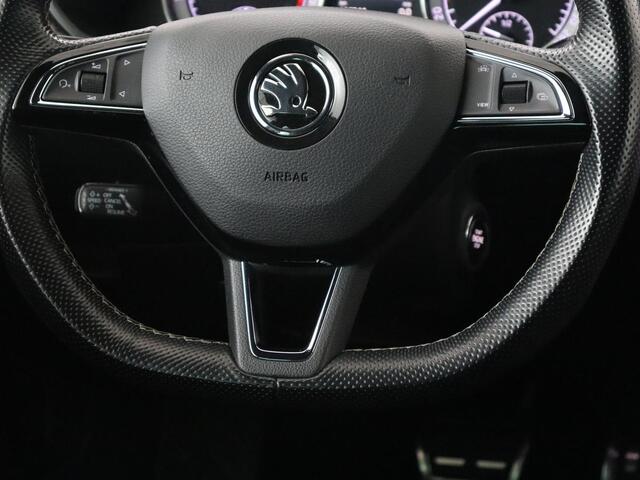 Skoda SUPERB 1.5 TSI Sportline | Panoramadak | Trekhaak | Stoelverwarming | Alcantara | Adaptive cruise | Camera | Carplay | Matrix LED | Climate control | Parkeerhulp | Sportstoelen