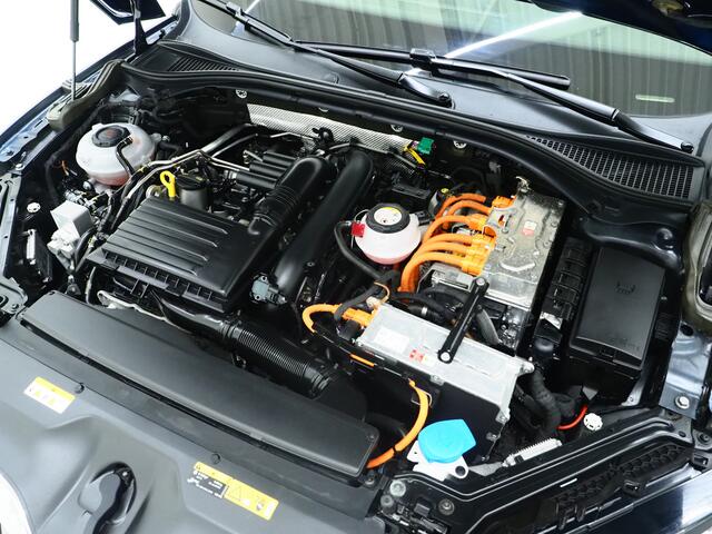 Skoda SUPERB Combi 1.4 TSI iV Style | Panoramadak | Canton | Trekhaak | 360 | Keyless | Adaptive Cruise | Carplay