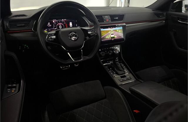 Skoda SUPERB Combi 1.4 TSI iV Sportline Business Panoramadak / Trekhaak / Standkachel