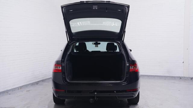 Skoda SUPERB Combi 1.5 TSI ACT Business Edition Navi Memory Apple Carplay Stoel- en voorruitverwarming Trekhaak NAP Rijklaar!