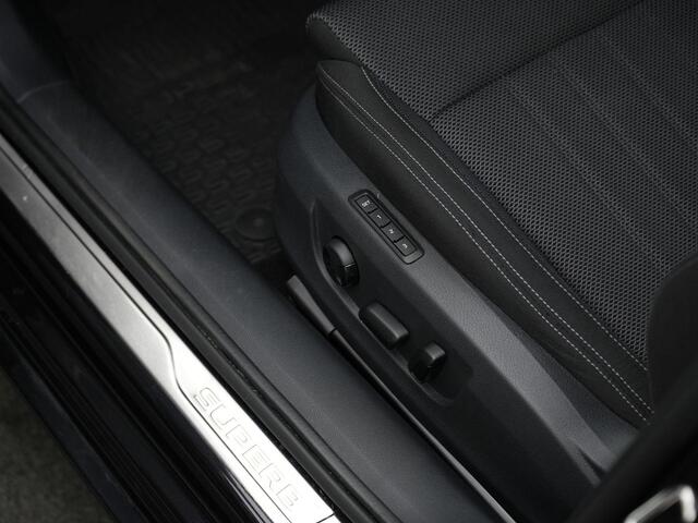 Skoda SUPERB Combi 1.4 TSI iV 218 pk DSG Business Edition Plus | Trekhaak | Geheugenstoel | Matrix LED | Stoel-/achterbankverwarming | Achteruitrijcamera