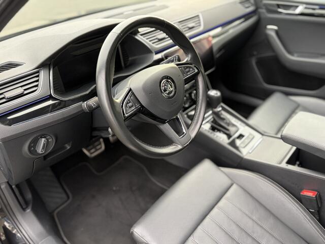 Skoda SUPERB Combi 1.4 TSI iV Laurin & Klement Panoramadak ACC Lederen bekleding Stoelverwarming + koeling AppleCarplay