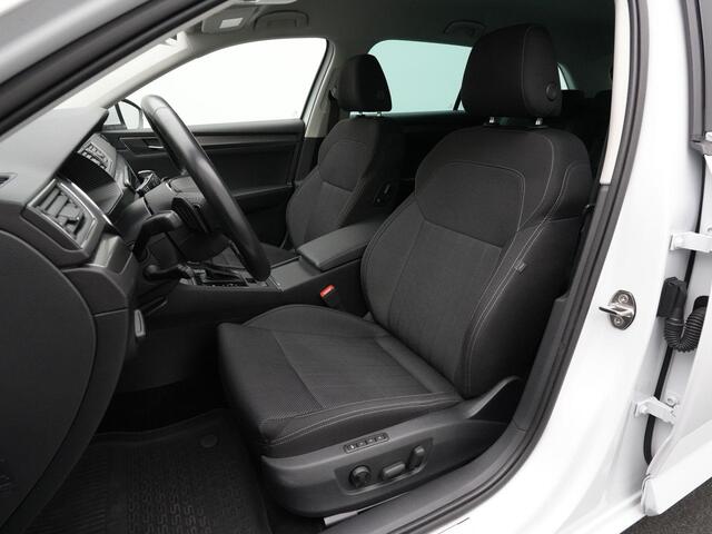 Skoda SUPERB Combi 1.4 TSI iV 218 pk DSG Business Edition | Trekhaak | Geheugenstoel | Matrix LED | Stoel-/achterbankverwarming | Achteruitrijcamera