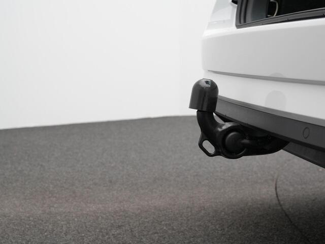 Skoda SUPERB Combi 1.4 TSI iV 218 pk DSG Business Edition | Trekhaak | Geheugenstoel | Matrix LED | Stoel-/achterbankverwarming | Achteruitrijcamera