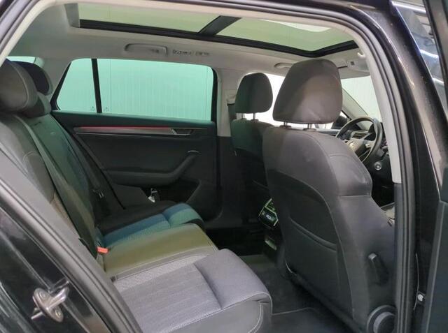 Skoda SUPERB Combi 2.0 TDI Automaat Bus. Ed. Plus / Panoramadak / Navigatie / Airco-ecc./ Pdc+Camera / Comfort-Function Pack /