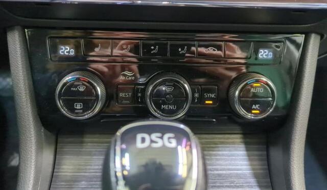 Skoda SUPERB Combi 2.0 TDI Automaat Bus. Ed. Plus / Panoramadak / Navigatie / Airco-ecc./ Pdc+Camera / Comfort-Function Pack /