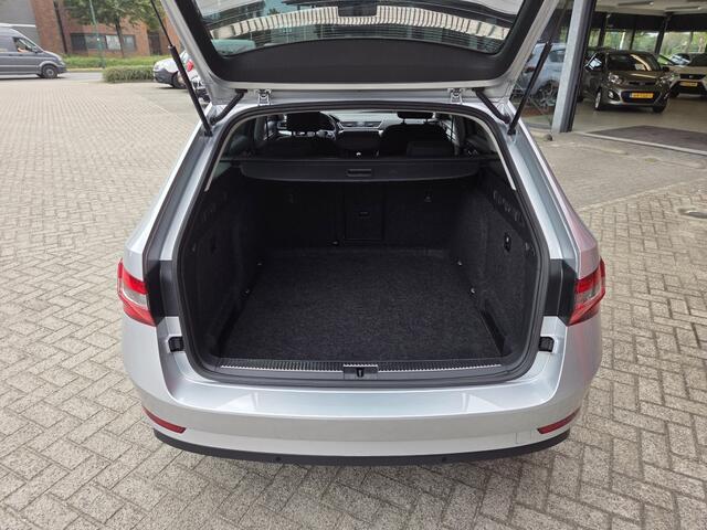 Skoda SUPERB Combi 1.5 TSI A/T Business Edition | Virtual cockpit | Navi