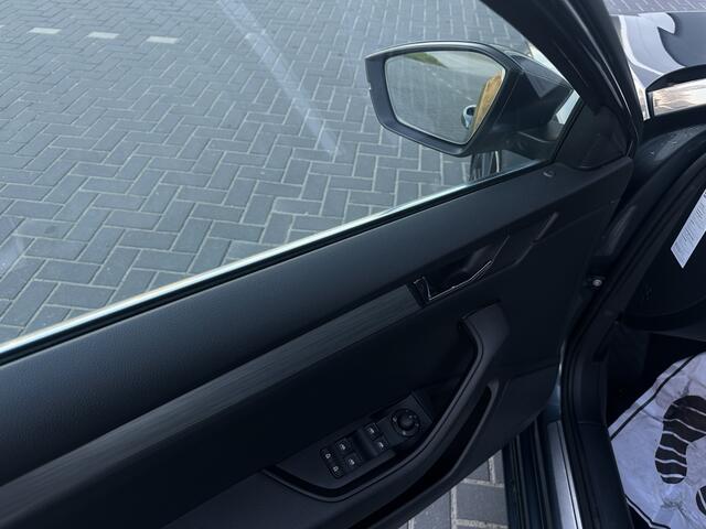 Skoda SUPERB Combi 1.4 TSI iV Sp. Bns TREKHAAK PANO NAVI CR CONTROL ECC PDC