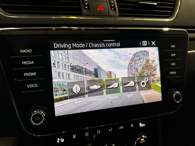 Skoda SUPERB Combi 1.4 TSI iV Laurin & Klement / AUTOMAAT/ PANO/ STUUR+STOEL VERWARM./ PARK.SENSOR.V+A/ CAMERA/ ELEK.KLEP/ MEMORY SEAT/ DCC/ ACC/ SMARTLINK/ KEYLESS/ RIJ-MODI/ LEDER/ NAVI/ DAB/ CLIMA/ LED/ ISOFIX